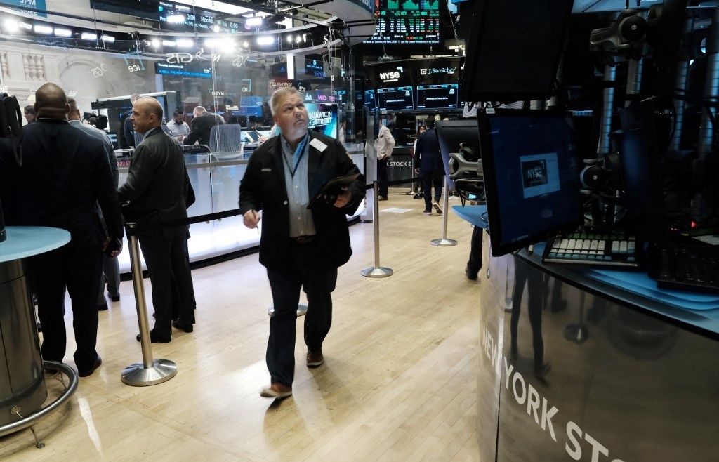 Equities extend rally on rate hopes, traders await OPEC decision