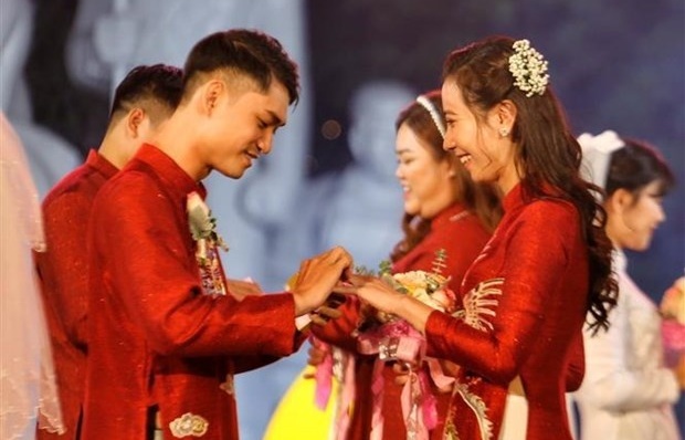 Eighteen couples tie knot in “new lifestyle” mass wedding