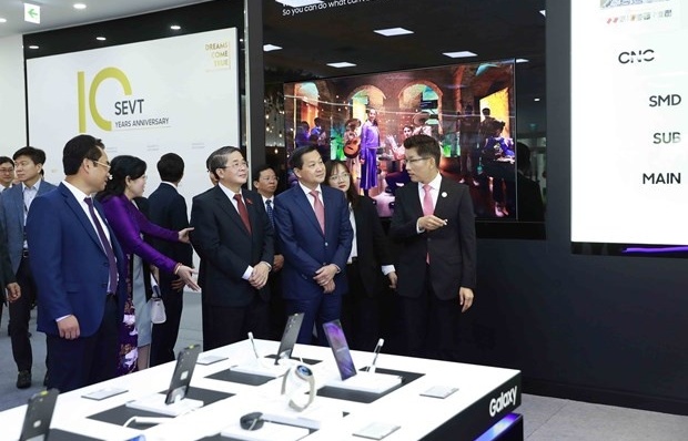samsung expected to become talent nurturing centre in vietnam deputy pm