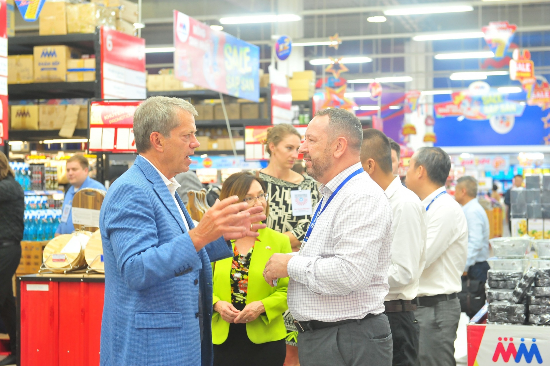 Governor of Nebraska State promotes trade in Vietnam