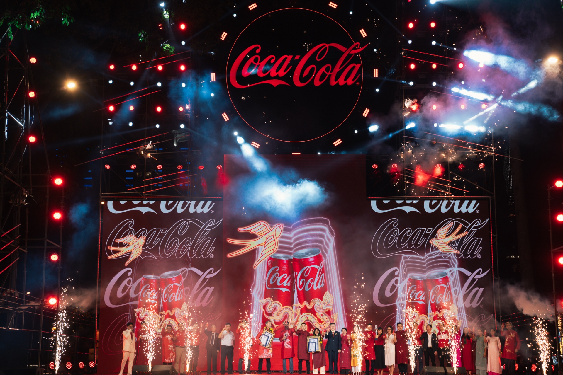 coca cola unites 1000 vietnamese families at lunar new year celebration