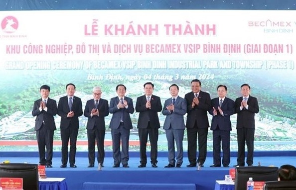 na chairman attends binh dinh industrial park township opening