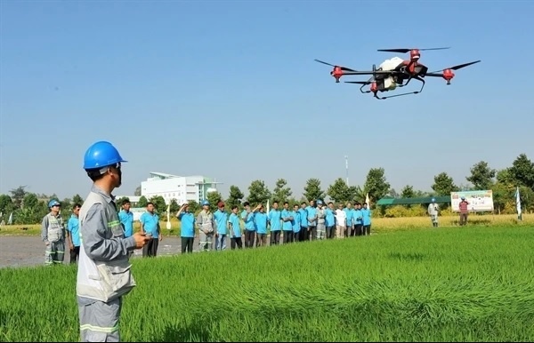 Hanoi to allocate funds for drone spraying of chemicals