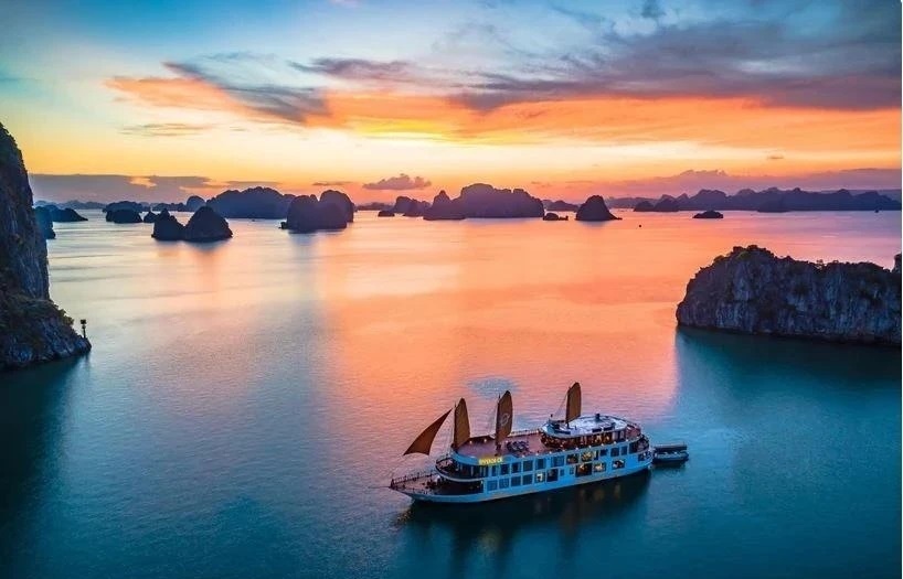 Quang Ninh sees tourism boom as summer starts