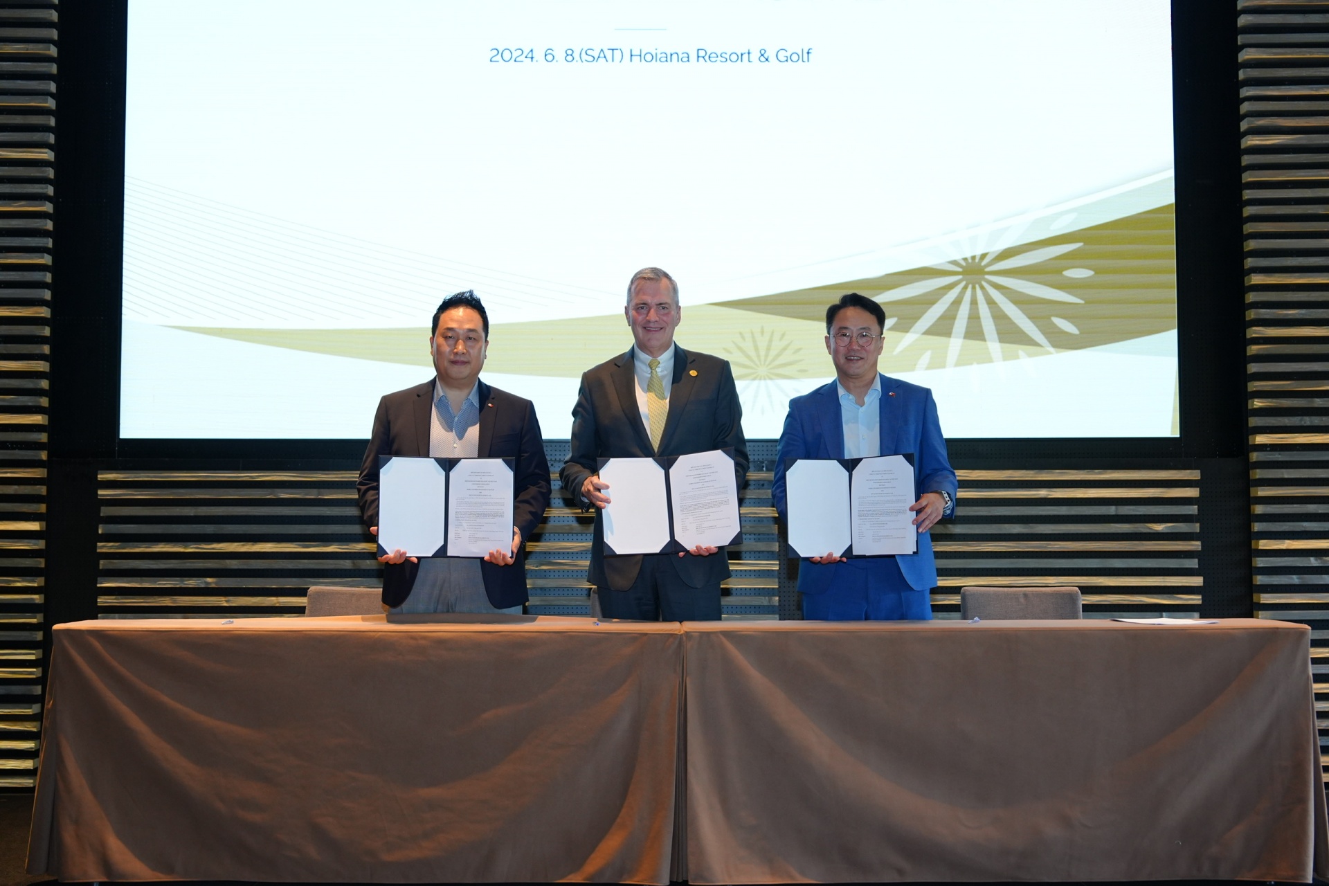 Hoiana Resort and KoCHAM sign strategic partnership
