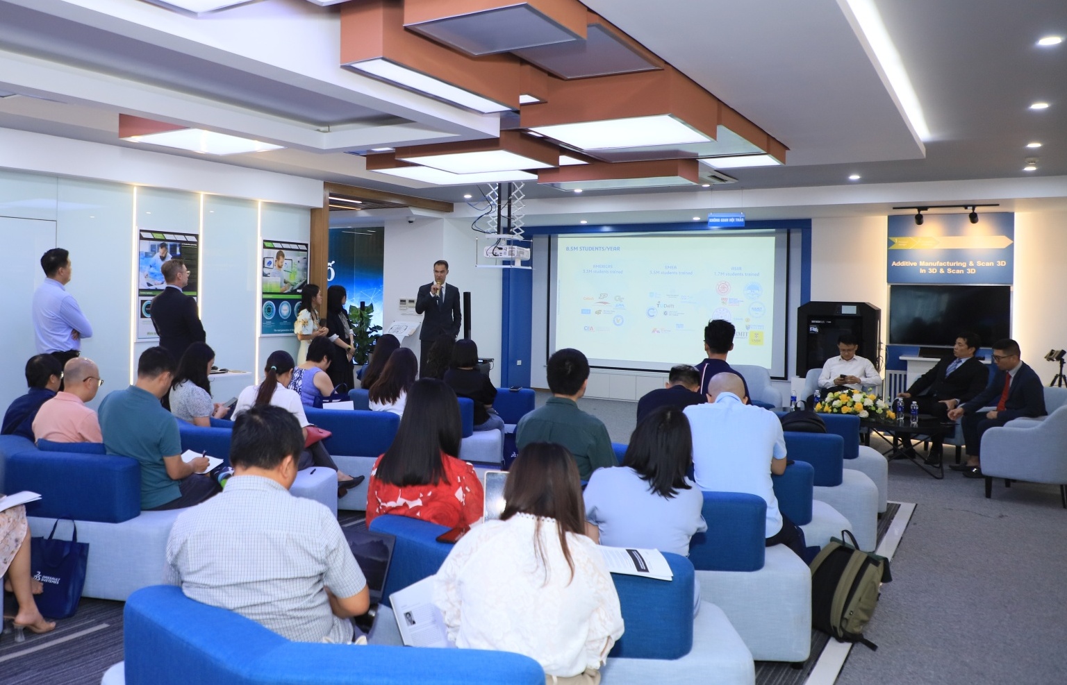Hanoi hosts first Aerospace & Defence Manufacturing Innovation Day