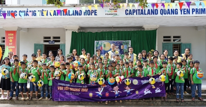 CapitaLand delivers gifts and bursary to more than 1,400 students in Autumn festival