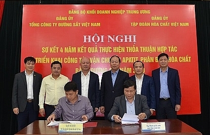 Vietnam Railways and VinaChem sign new co-operation agreement for 2020