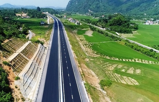 Deputy minister stops PPP model for Hoa Binh-Moc Chau Expressway
