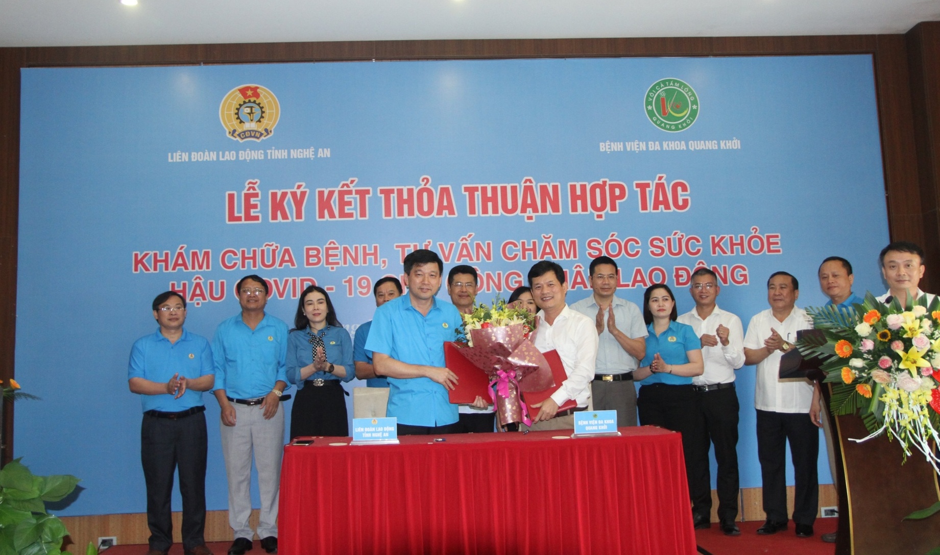 Quang Khoi Hospital and Nghe An Labour Federation cooperate in post-Covid-19 healthcare consultation