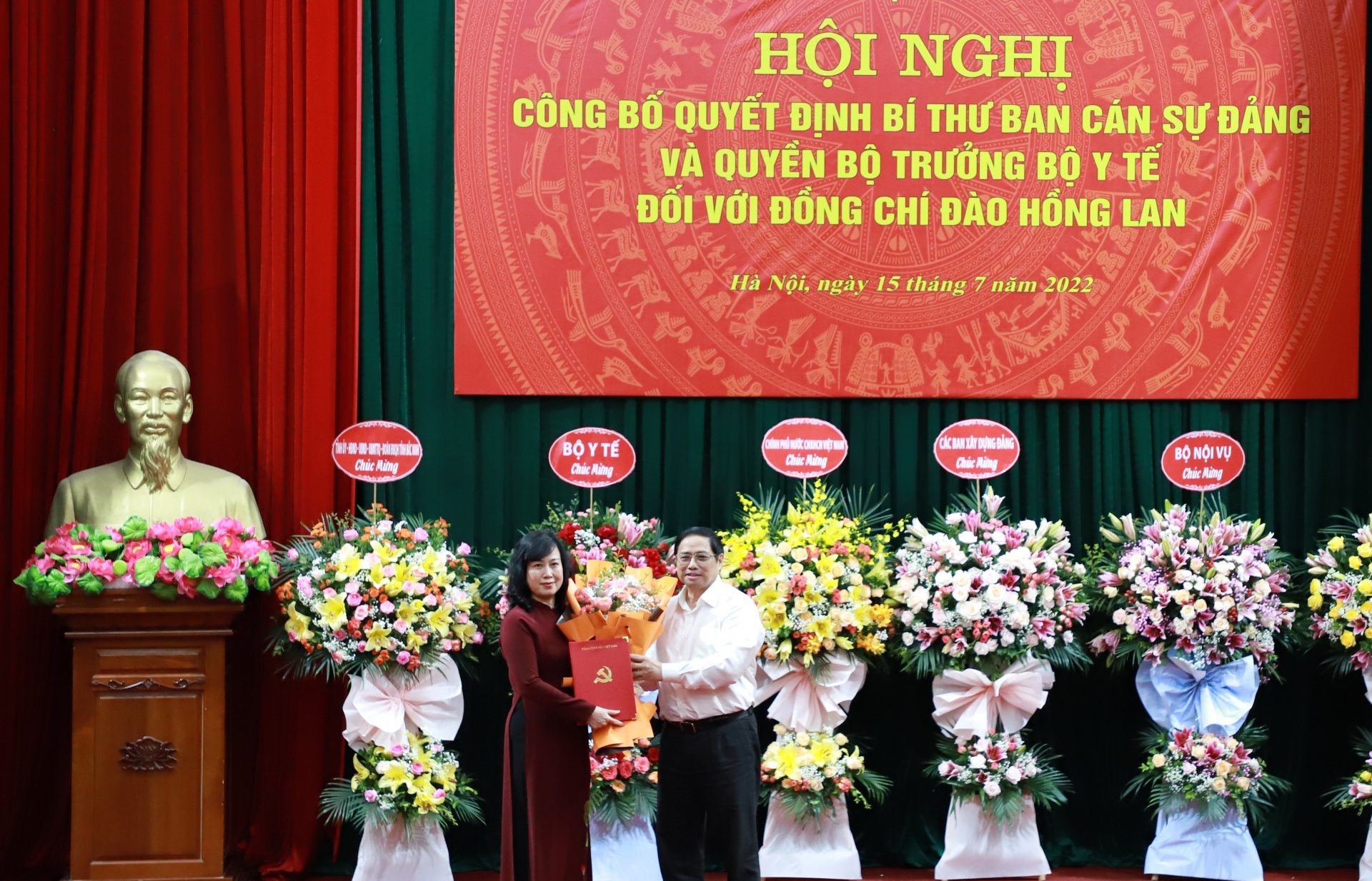 dao hong lan becomes vietnams new health minister