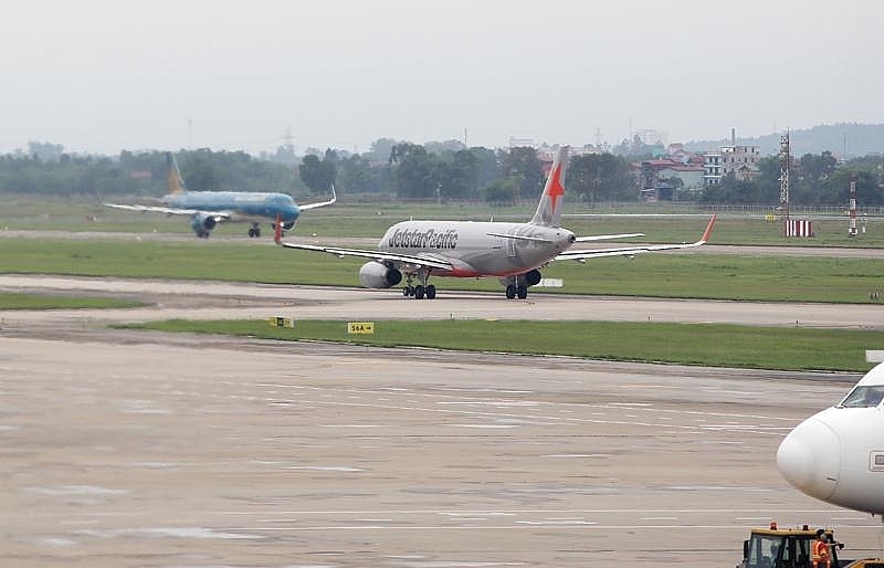 Financial dilemma over air strips of Noi Bai and Tan Son Nhat airports
