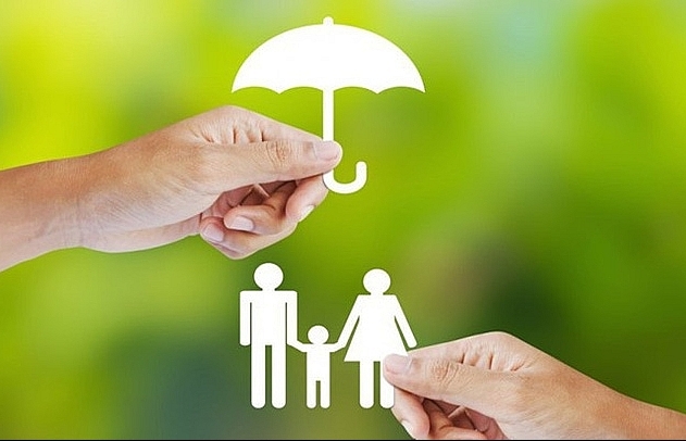 Life insurance widens sales to pharmaceuticals and supermarkets