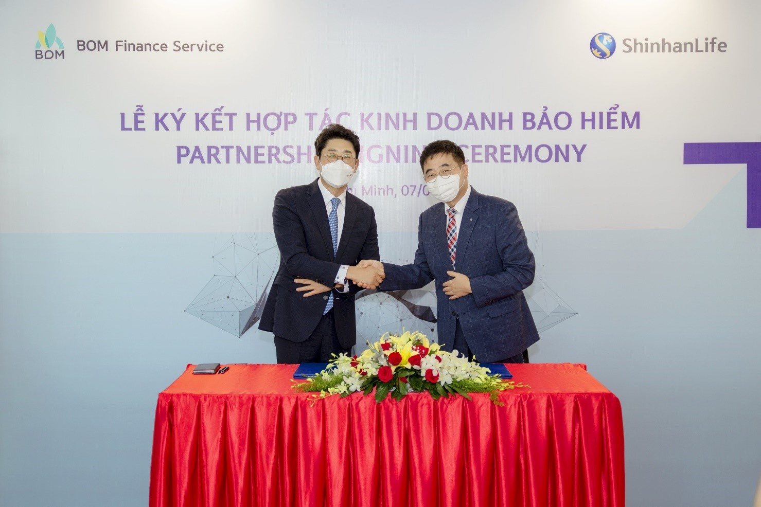 Shinhan Life Vietnam and BOM Finance sign insurance business partnership