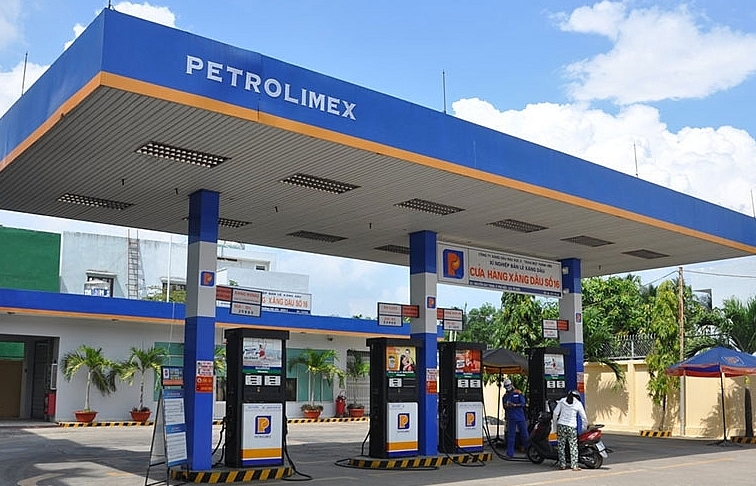Petrolimex pockets hefty first-quarter loss as oil takes a plunge