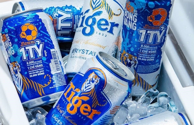 Tiger Beer presents Vietnamese football fans with valuable prizes