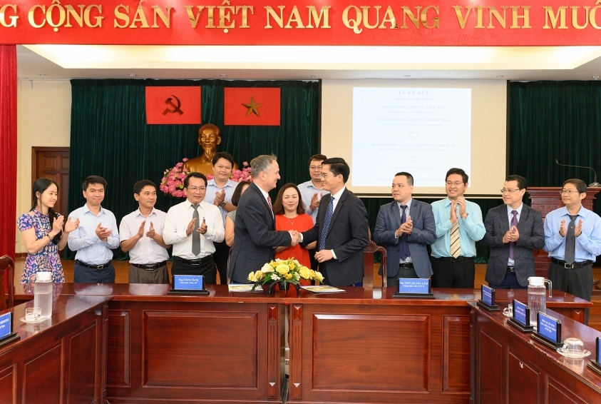 Visa and Ho Chi Minh City sign MoU to deliver smart mobility