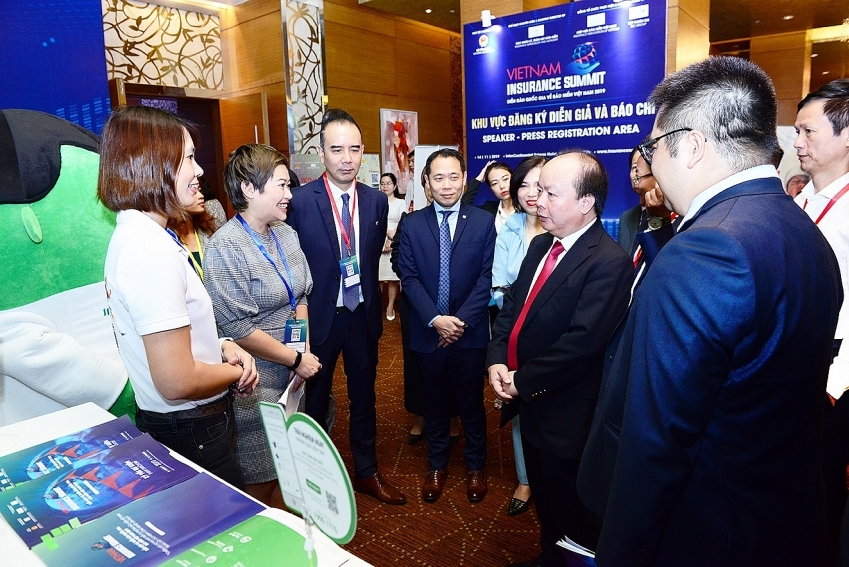 Manulife champions a “culture of change” at Vietnam Insurance Summit 2019