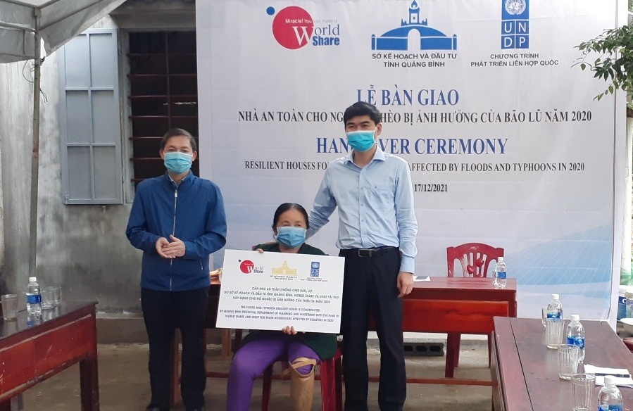 hand over of flood resilient houses to quang binh residents