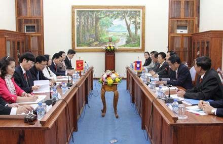 vietnam na delegation welcomed in laos
