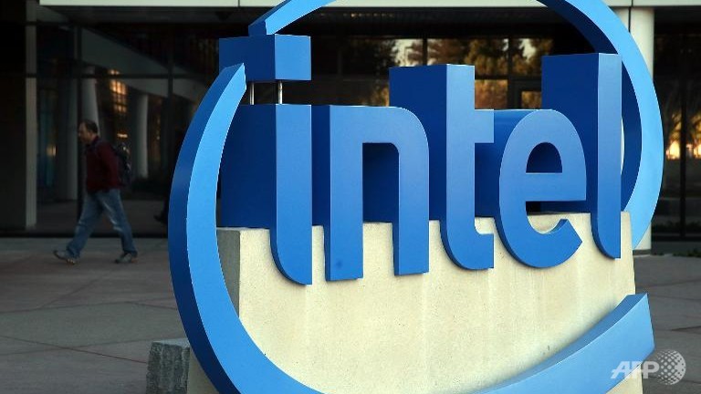 intel to cut staff amid earnings woes