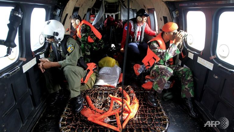 Searchers find 'big parts' of crashed AirAisa QZ8501 plane