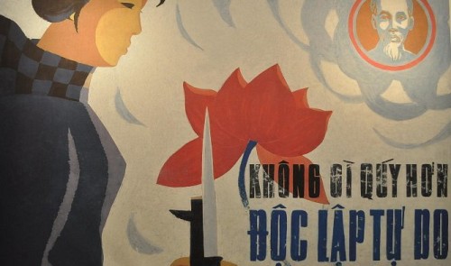 British entrepreneur collects, exhibits Vietnamese propaganda paintings