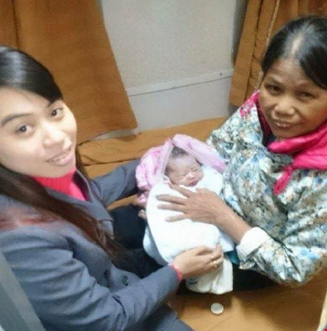 woman gives birth on hcm ha noi train