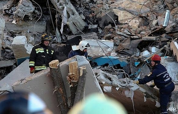 Rescuers pull 'miracle' baby from collapsed Russian building