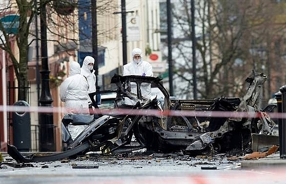 Police link Northern Ireland car bomb to 'New IRA'