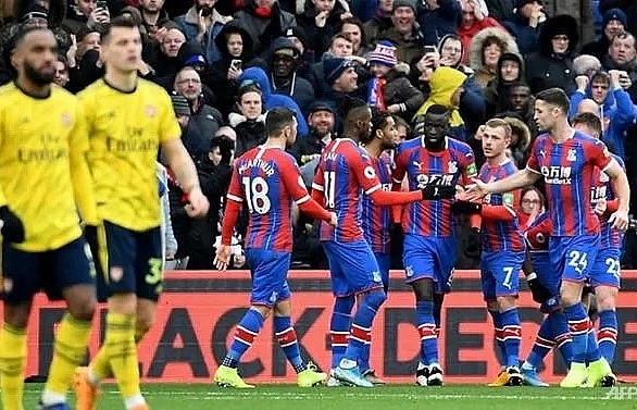 Arsenal pegged back by Palace after Aubameyang red card