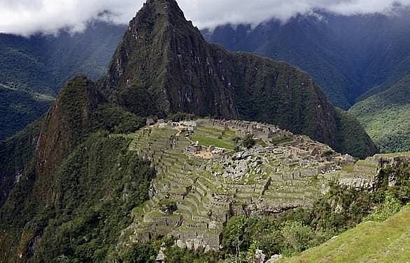 6 tourists arrested after faeces found in sacred Machu Picchu area