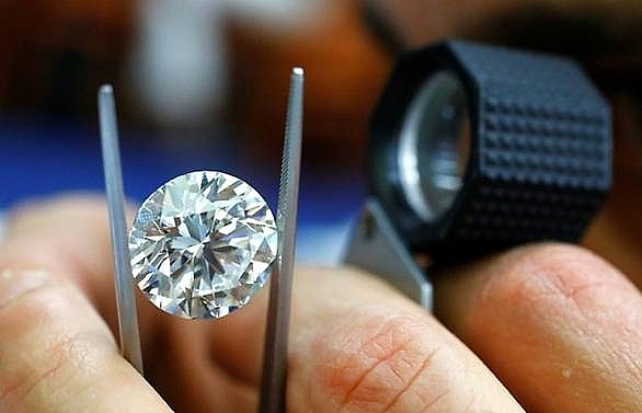 Three Romanians face French trial over US$1m diamond swindle