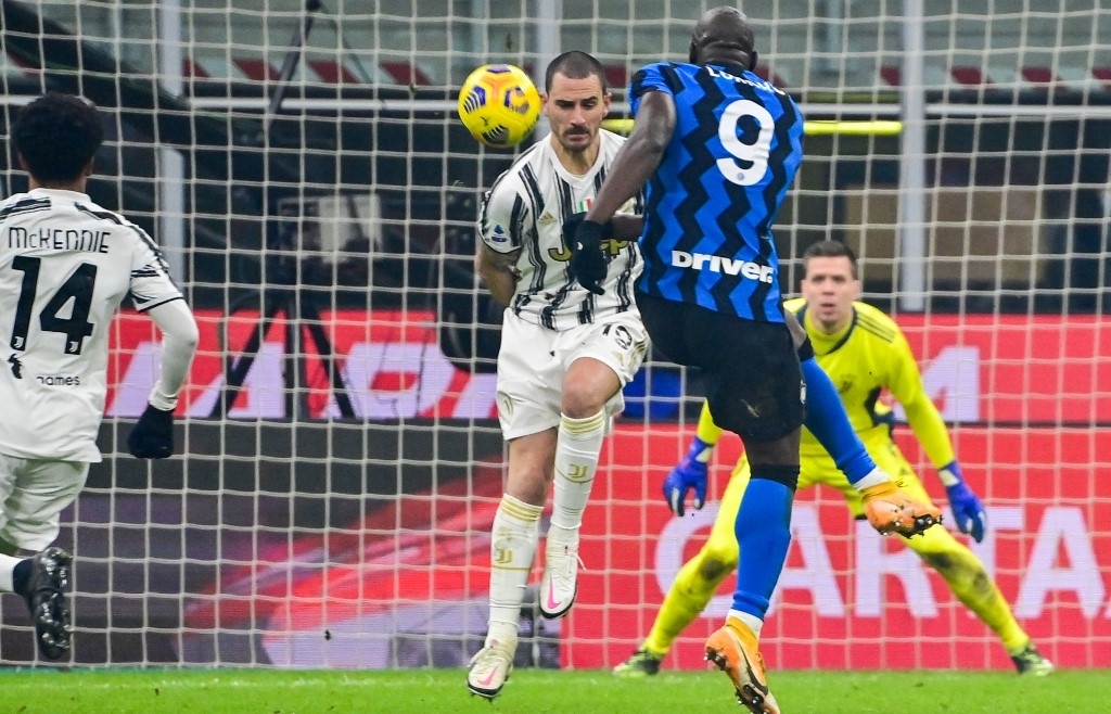 Inter beat Juventus to move level with Leaders Milan