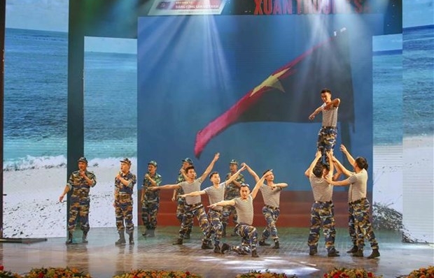 Music show honours strong will of soldiers on Truong Sa