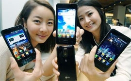 samsungs dual core galaxy s ii has better bigger screen