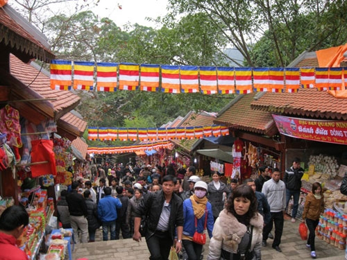 yen tu buddhist spring festival begins