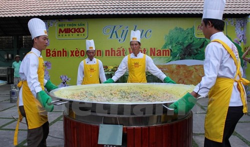 vietnams biggest pancake to be certified at ho chi minh city flower fest