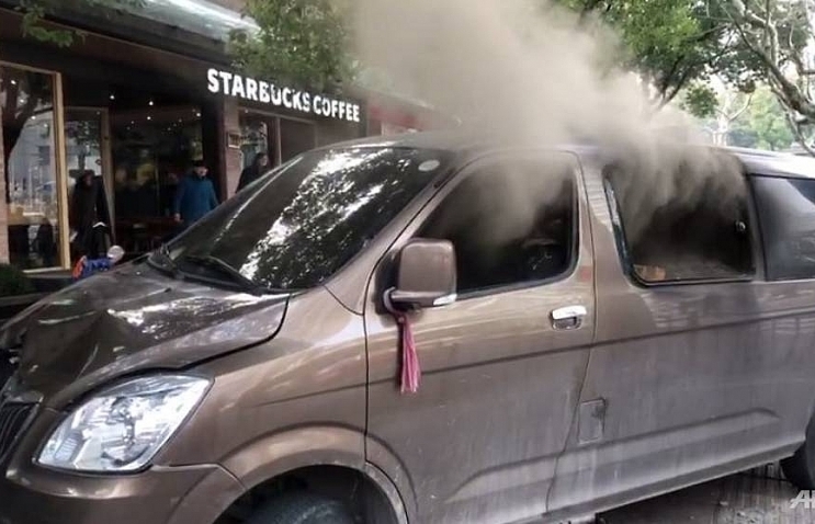18 hurt as burning van slams into Shanghai pedestrians
