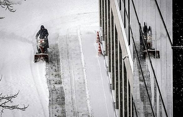 One dead as record snowfall hits Moscow