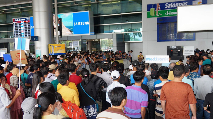 tan son nhat airport faces tet overloading news vietnamnet