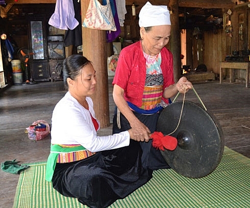 cao phong district preserves muong thang culture