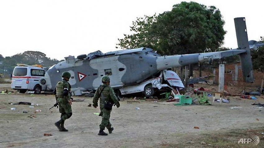 13 killed in mexican ministers helicopter crash