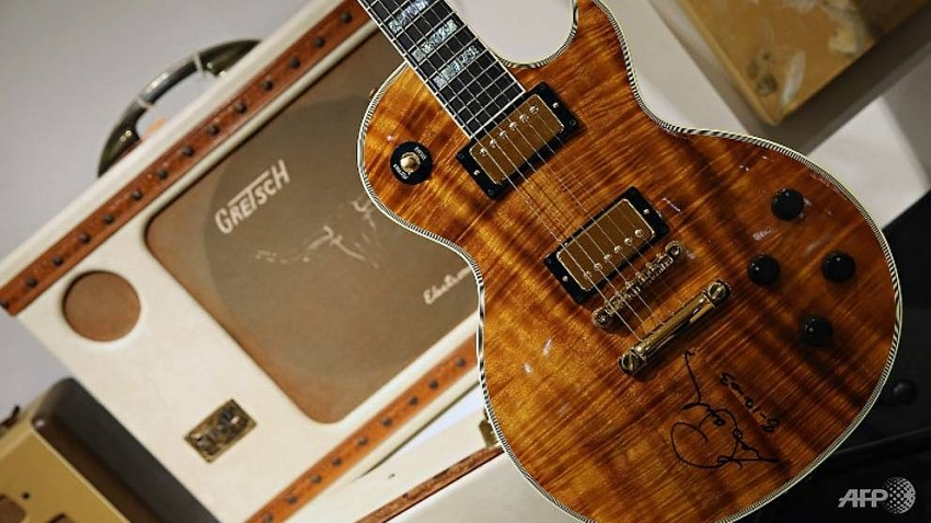 mythical guitar maker gibson fighting for survival
