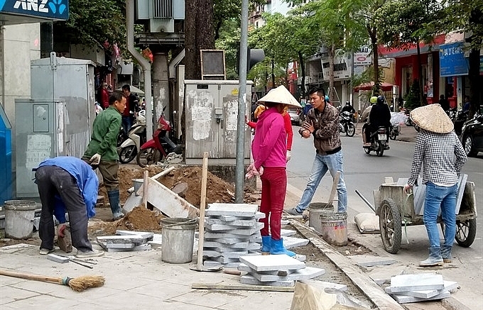 Hà Nội’s sidewalk paving violations clarified