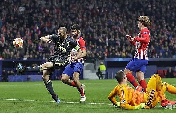 atletico beat juventus 2 0 in champions league last 16 first leg