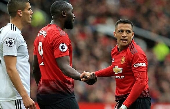 Injuries open way for Sanchez and Lukaku to shine for United