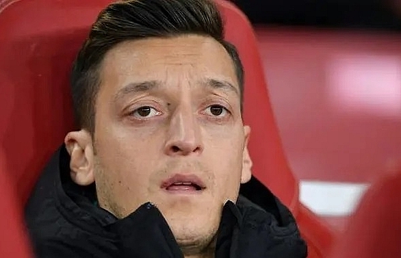 Two men threatened to 'kill' Arsenal's Ozil, says security guard