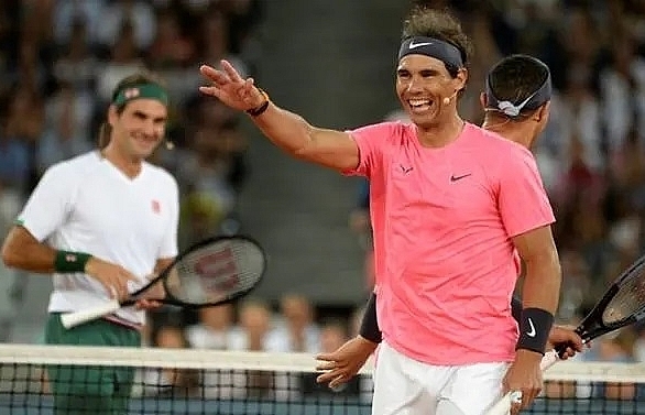 Superstars Federer, Nadal play to huge crowd in Cape Town