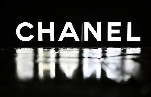 Chanel halts Beijing fashion show over COVID-19 fears